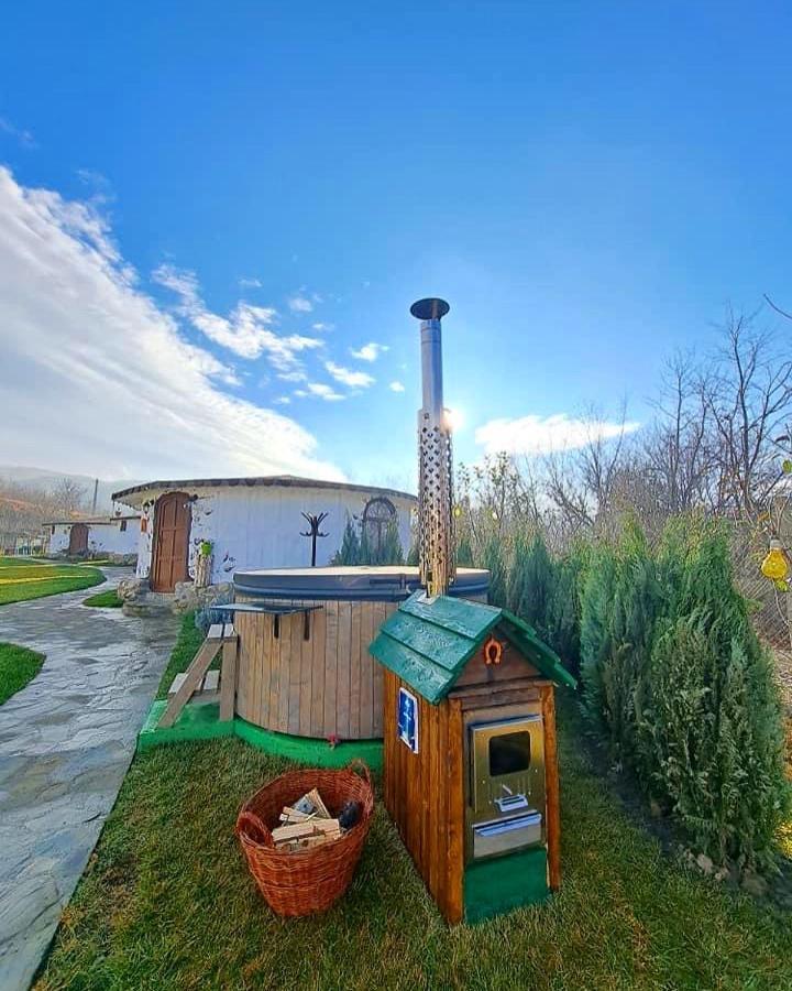 Satul Cu Flori Hotell Buzău Exteriör bild