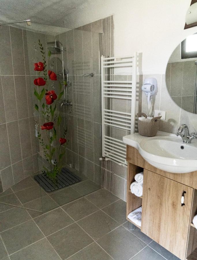 Satul Cu Flori Hotell Buzău Exteriör bild